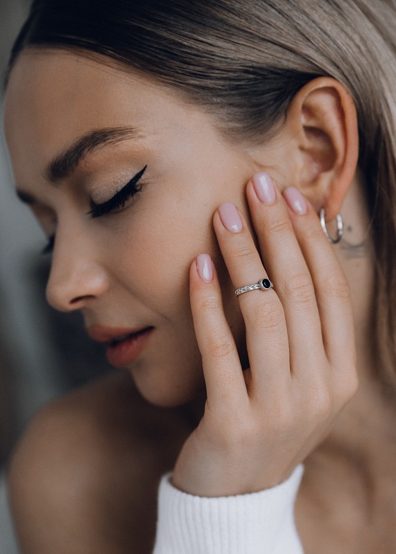 03-00-0493 Кольцо на фалангу с круглым чёрным цирконом (мятое) (Ag 925)