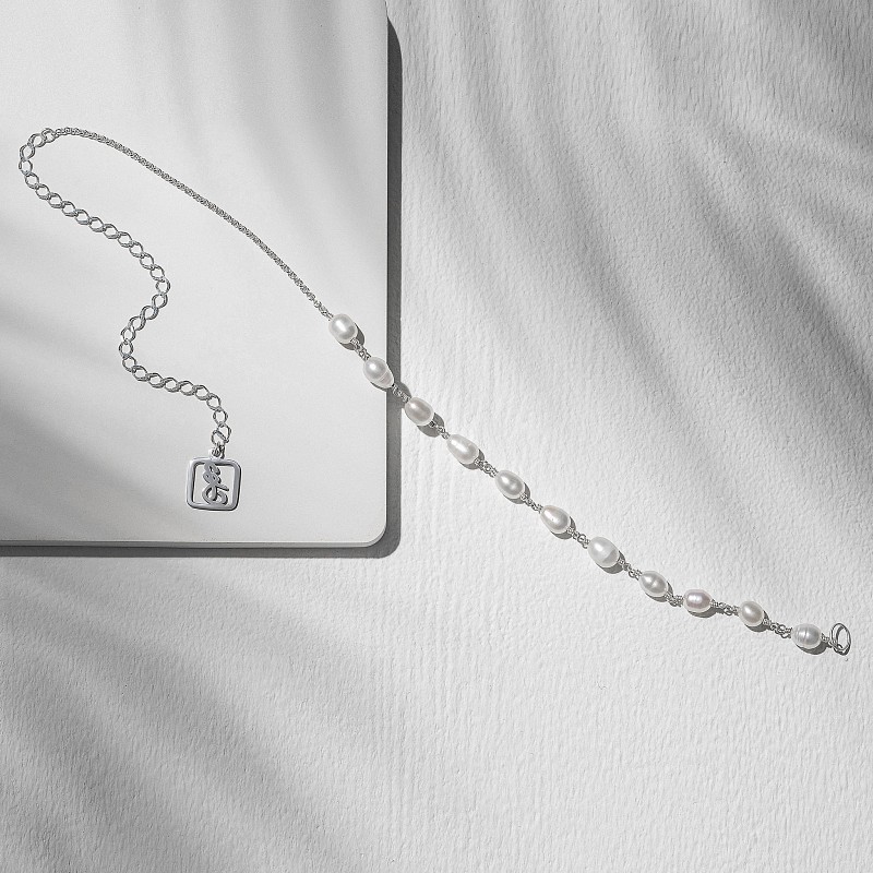 01-00-0676 Цепочка на карабин Жемчуг левая (через плетение) (Ag 925)