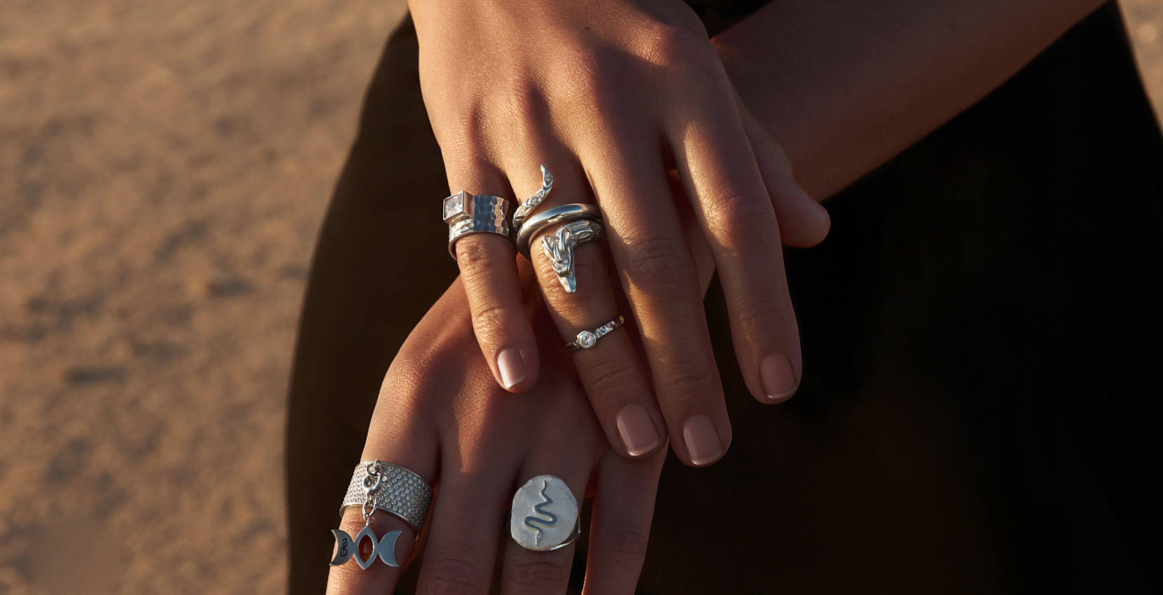 Украшения IS с символом года: как разбудить и приручить своего внутреннего дракона?