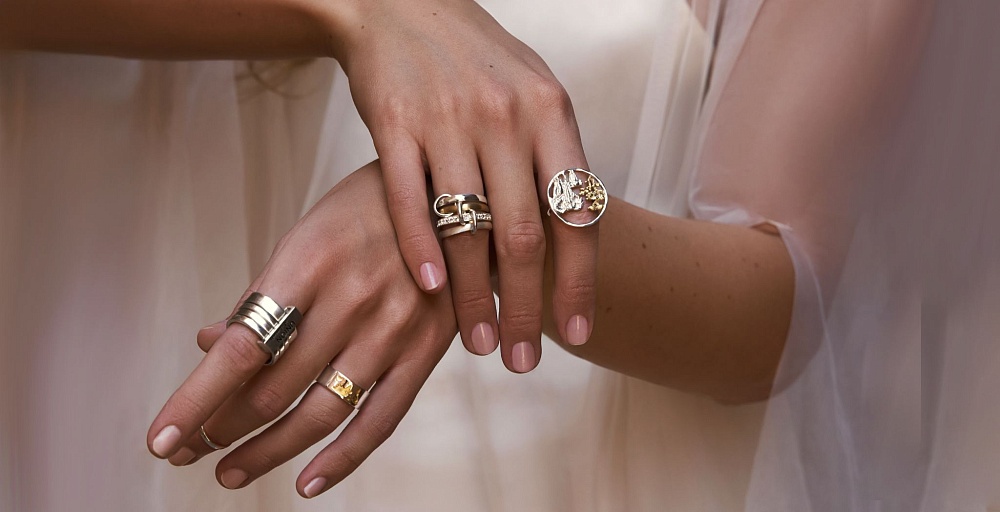 КОЛЬЦА С ПОЗОЛОТОЙ ISLAND SOUL: СИЛА СЕРЕБРА, СКРЫТАЯ ЗА ПЫЛАЮЩИМИ ДОСПЕХАМИ