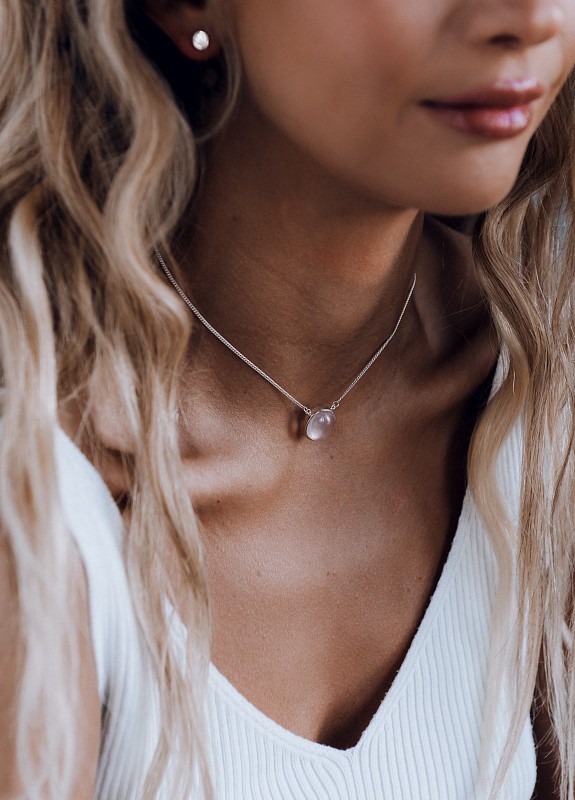 01-00-0237 Колье с круглым розовым кварцем кабошон (Ag 925)