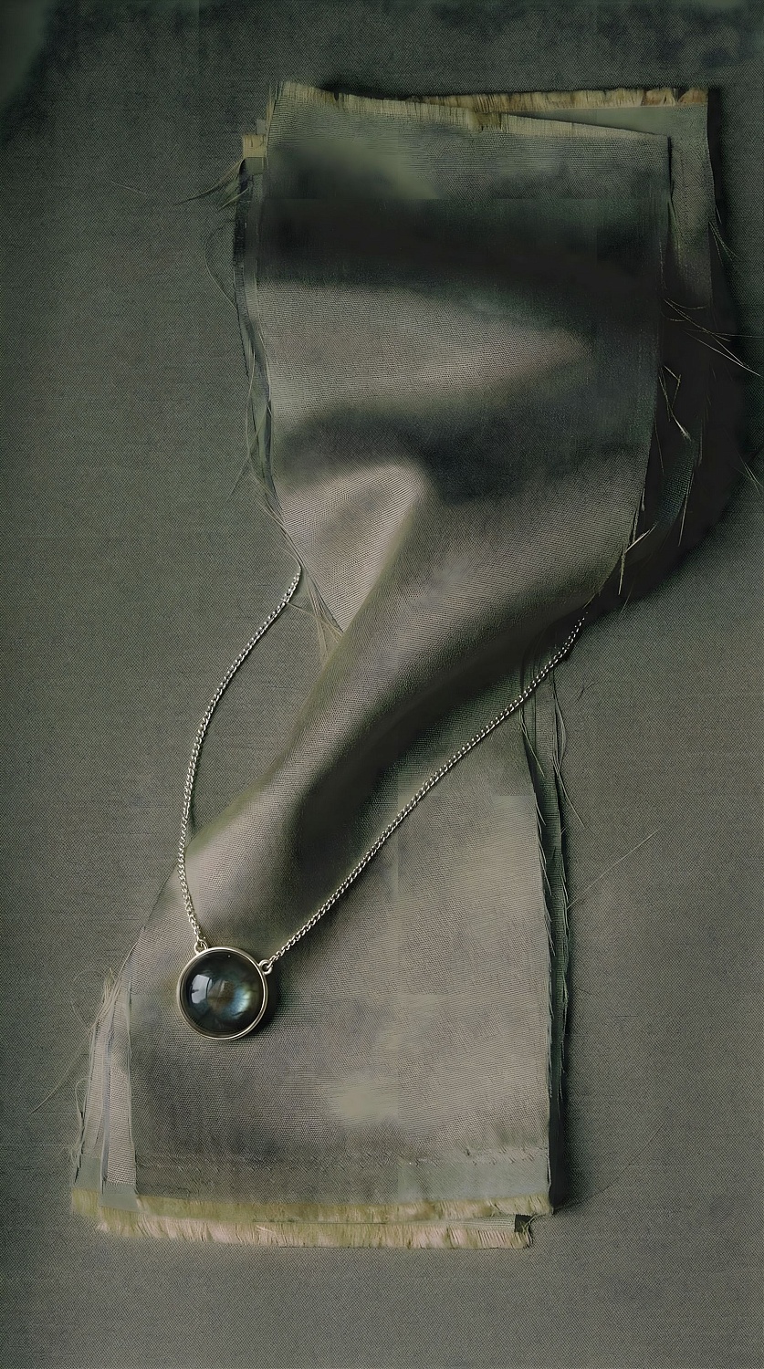 01-00-0373 Колье с круглым лабрадоритом M (15-17 мм) (Ag 925)-2