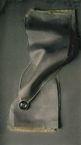 01-00-0373 Колье с круглым лабрадоритом M (15-17 мм) (Ag 925)-2