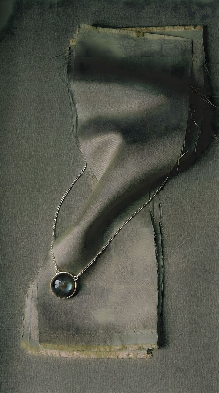 01-00-0373 Колье с круглым лабрадоритом M (15-17 мм) (Ag 925)